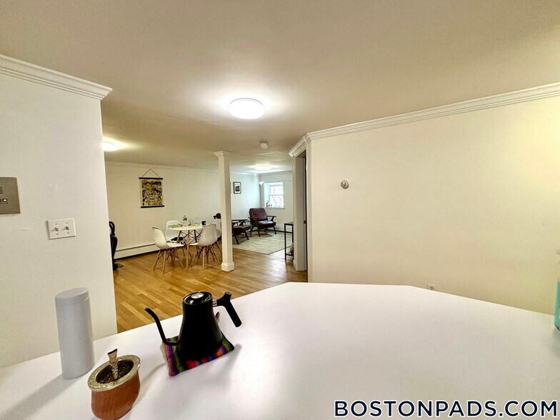 Building Photo - 1539 Beacon St