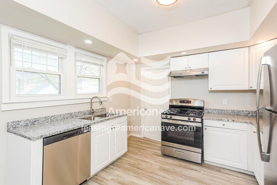 Building Photo - 1317 44th St