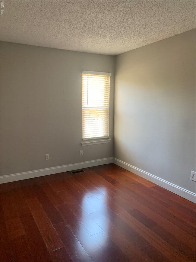 Building Photo - 1654 Jameson Dr