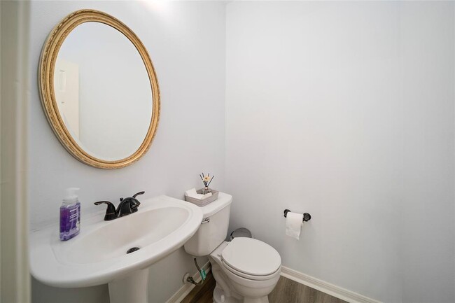 Building Photo - 2111 Scenic Hollow Ct