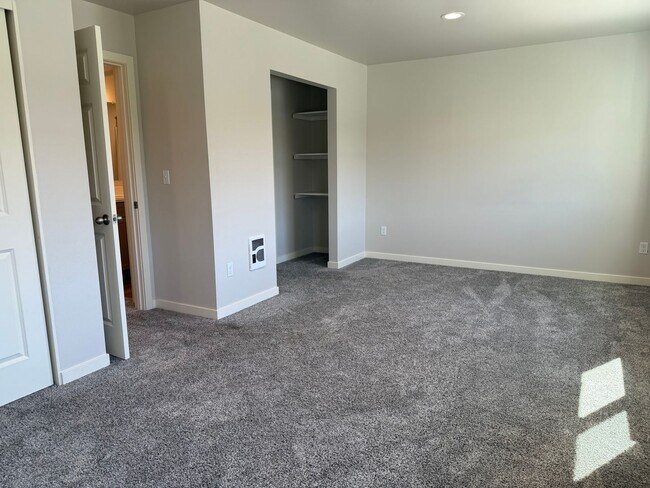 Building Photo - 5302 Smitten Street #3