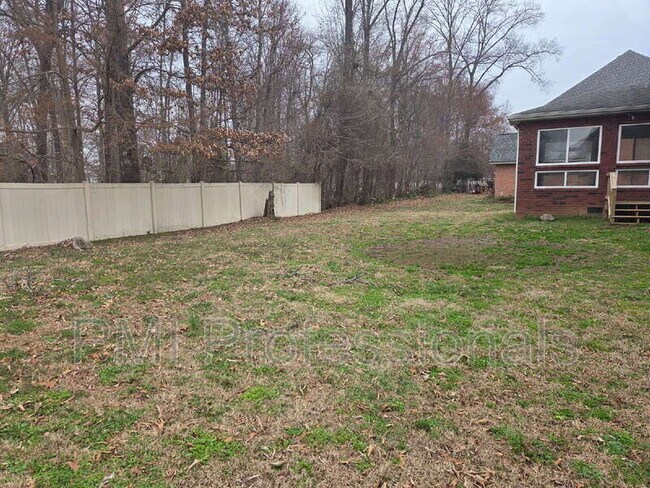 Building Photo - 617 Rambush Dr