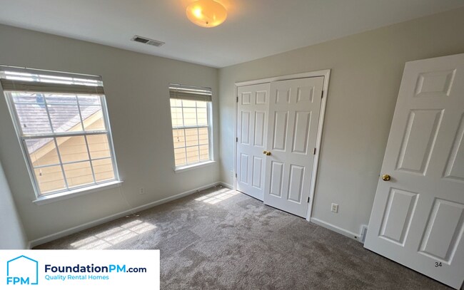 Building Photo - 1066 W Montebello Cir