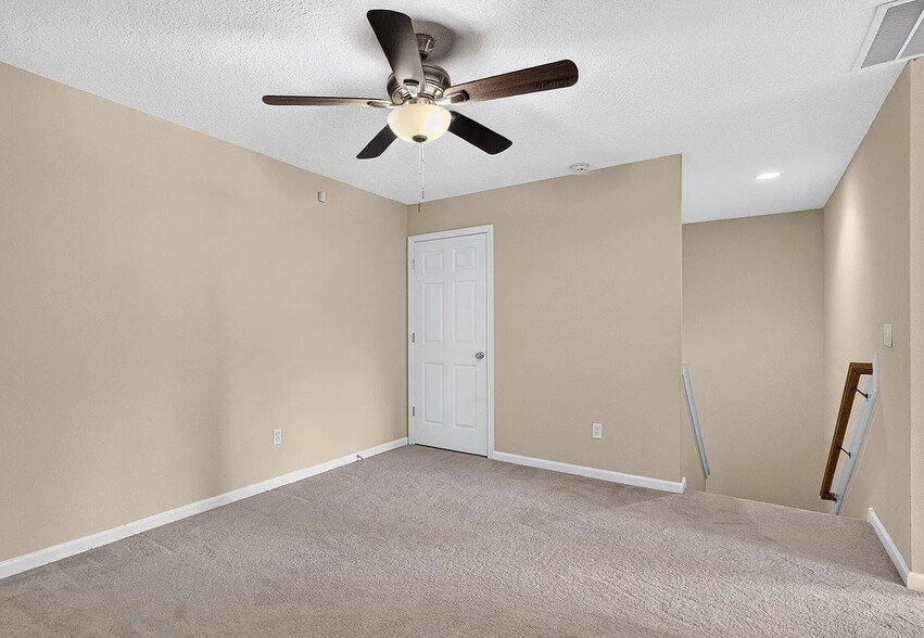 Building Photo - 72 Amistad Dr