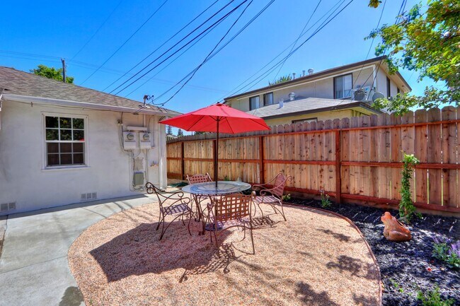 Building Photo - 5400-5402 Folsom Blvd