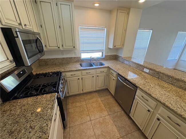 Building Photo - 1028 S Rossano Way