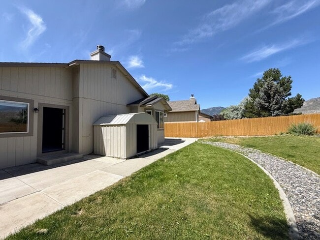 Building Photo - beautiful carson home with amazing yard an...