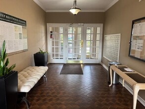 Building Photo - 2425 Underwood St