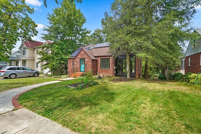 Building Photo - 2 Bed 1 Bath - Takoma Park Cottage- Large ...