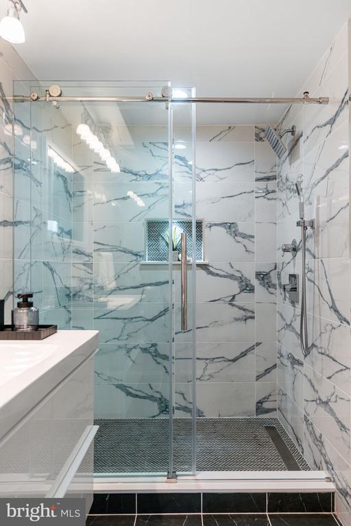 Building Photo - 444 Poplar St