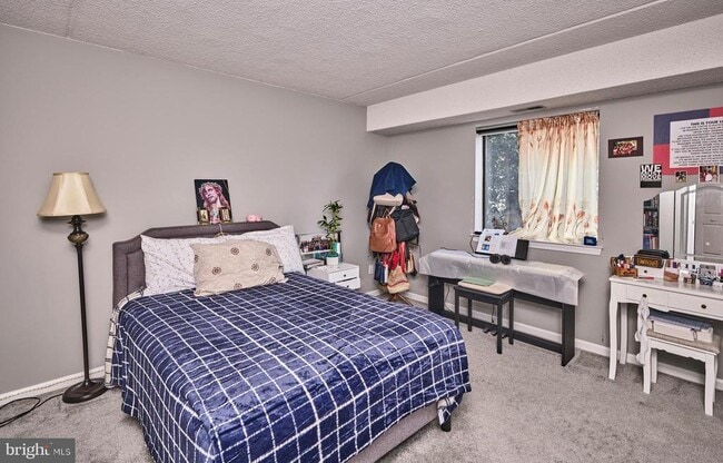Building Photo - 61 Hermitage Dr