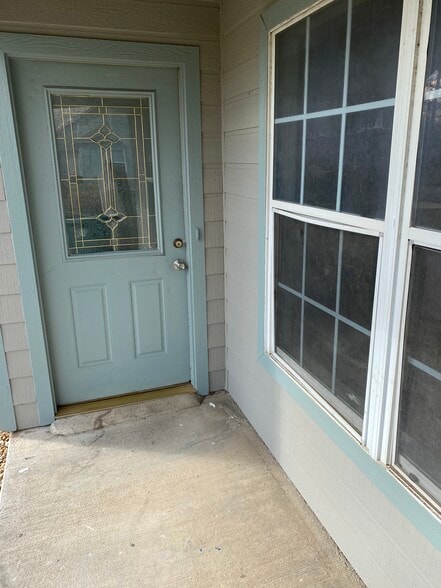 Building Photo - 1501 E Thomas St