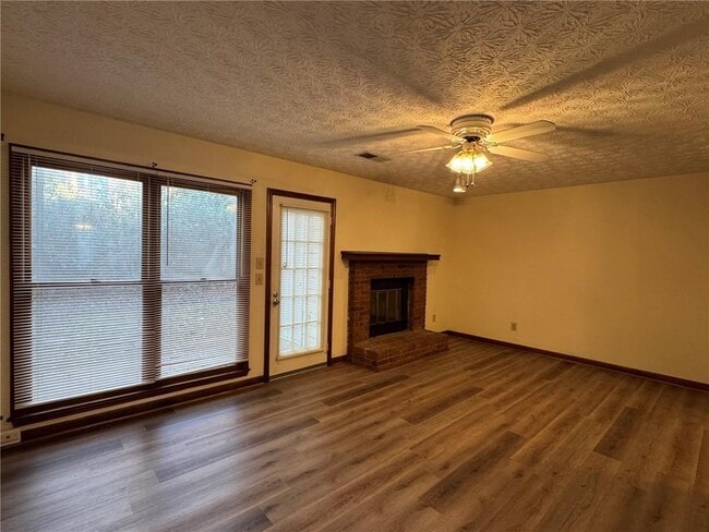 Building Photo - 1105 Booth Ct SW