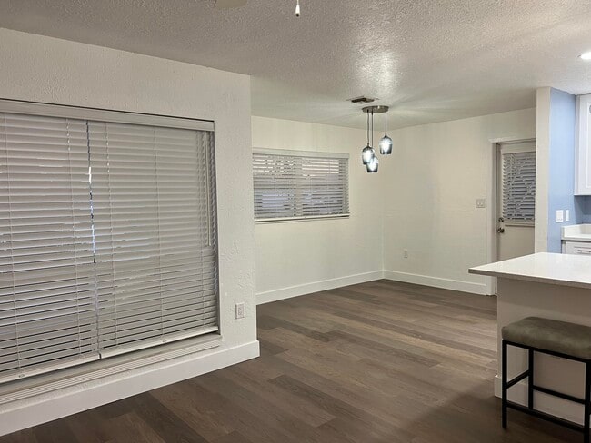 Building Photo - 1934 Wallace Ave