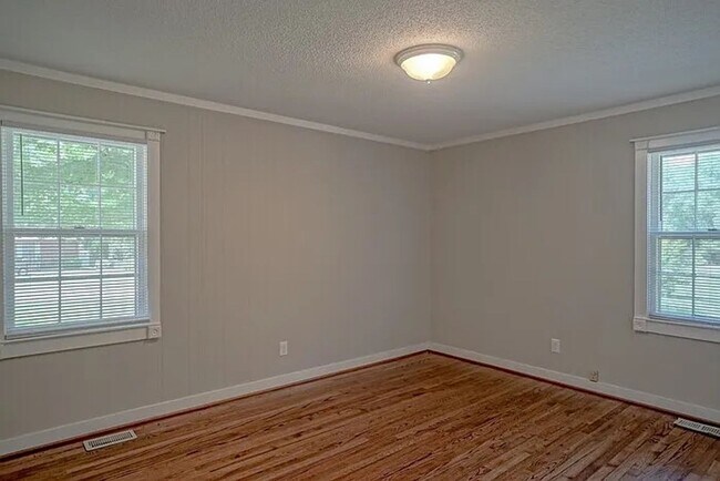 Building Photo - Charming 3BD, 1.5BA Garner Home Near White Oak Crossing