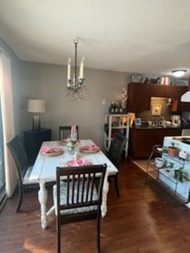 Building Photo - 1 Bedroom Condo in Hopkins