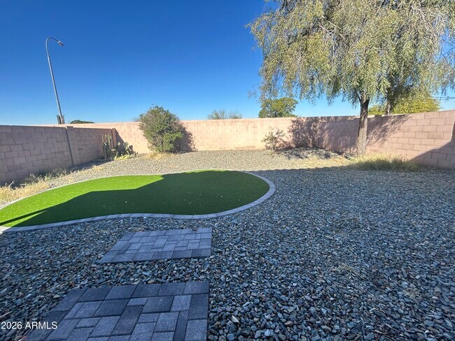 Building Photo - 10542 W Alvarado Rd