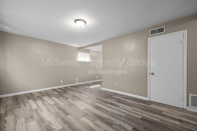 Building Photo - 5 Boles Ave