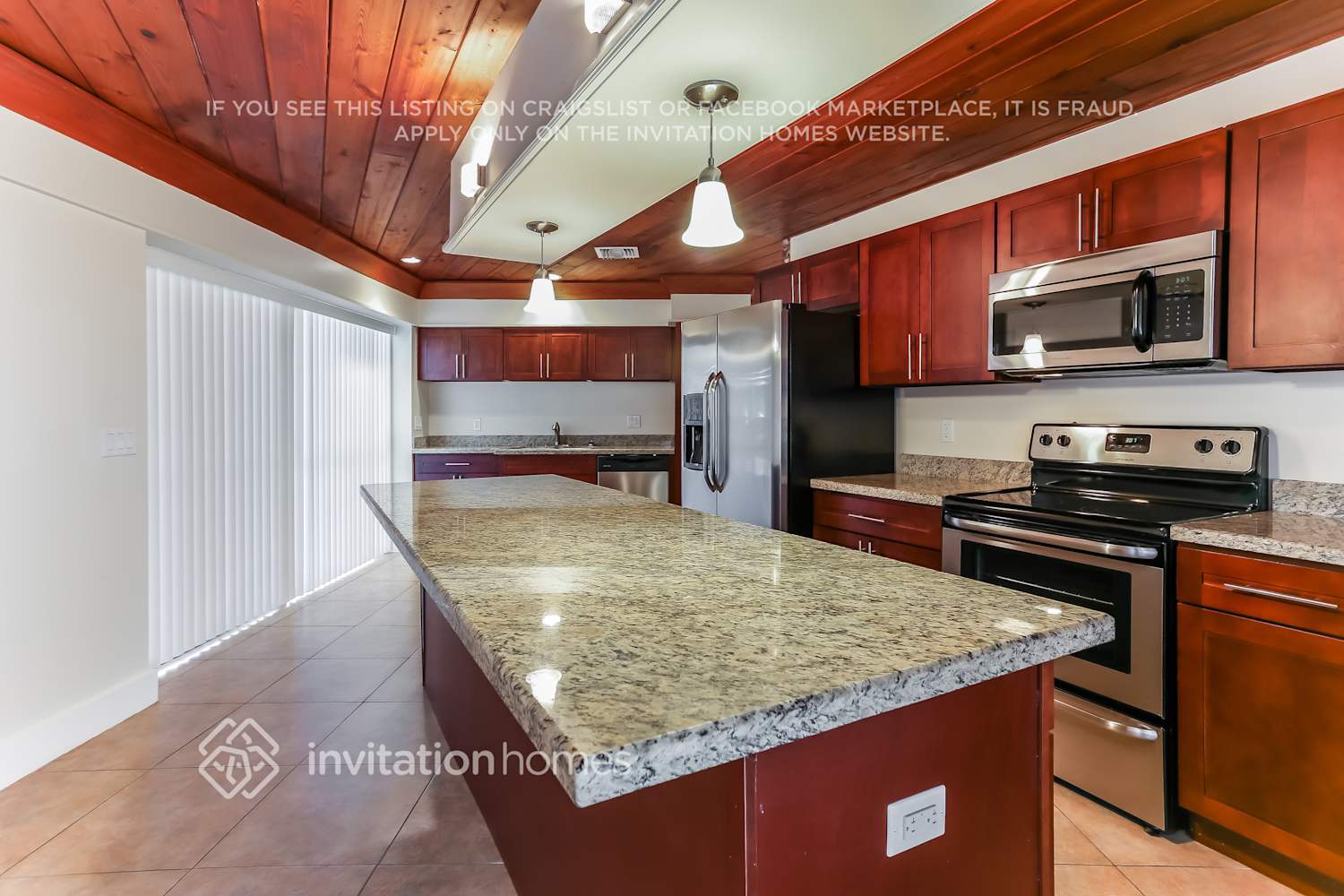 Building Photo - 650 NE 5th St