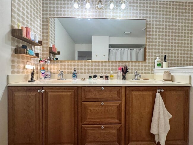 Building Photo - 5169 Lazy Oaks Dr