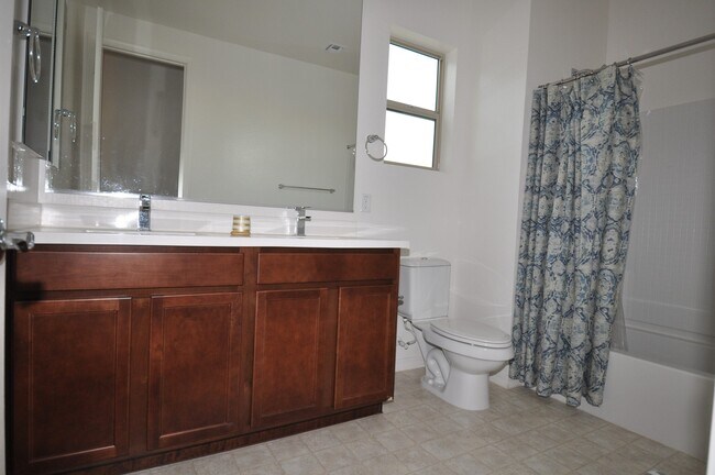 Building Photo - Stunning 5bed/3bath 2771 sq/ft Gilbert Home!