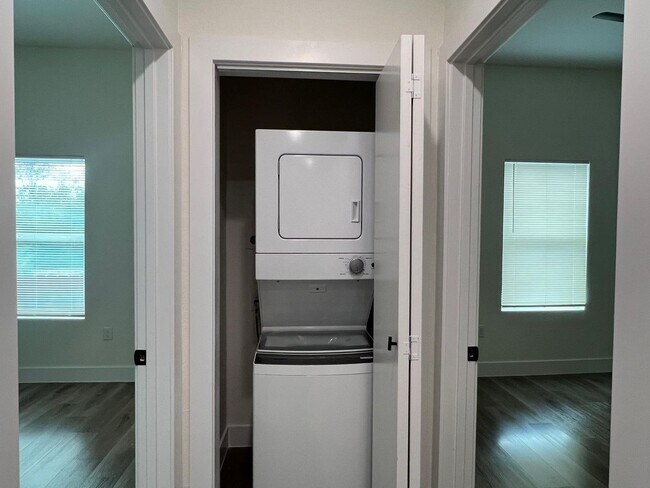 Building Photo - 110 Webb