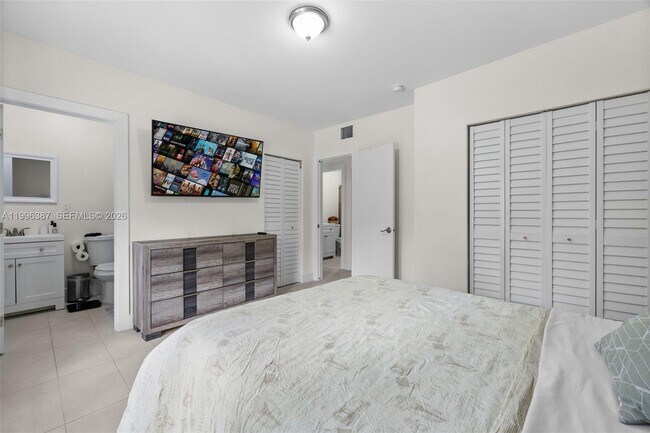 Building Photo - 1286 NE 109th St