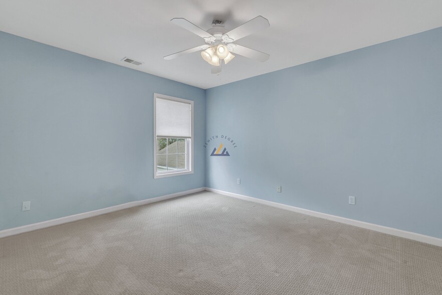 Building Photo - 76 Westbury Park Way