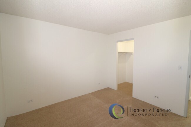 Building Photo - 1 Bedroom 1 Bath unit in The Highlander with 2 Parking - Available June 1st