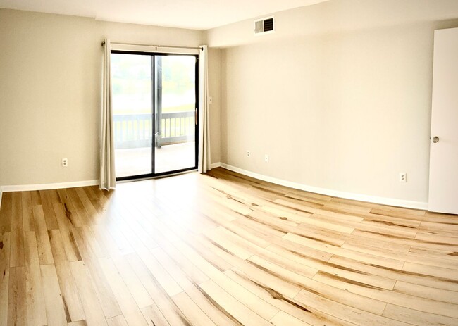 Building Photo - Lake Vista Apartment-Stunning Views