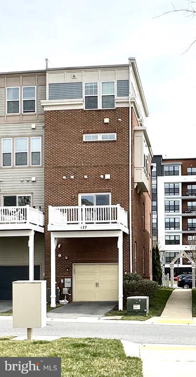 Building Photo - 127 Decoverly Dr