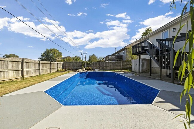 Building Photo - 4 Bed 3 Bath 2 Car Garage -In Ground Pool
