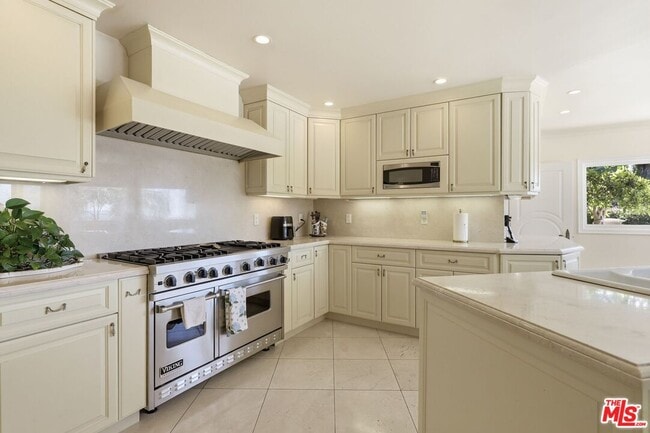 Building Photo - 1831 Loma Vista Dr