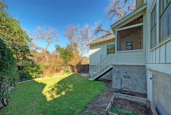 Building Photo - 1704 Alameda Dr