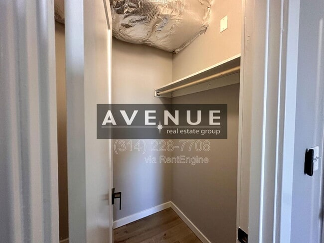 Building Photo - 5931 Maple Ave