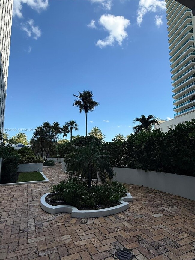 Building Photo - 5055 Collins Ave