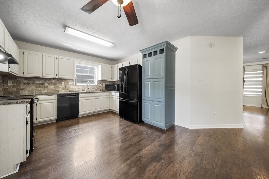 Building Photo - 3131 Harrington Ct