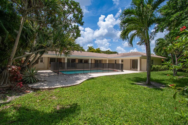 Building Photo - 6749 S Grande Dr
