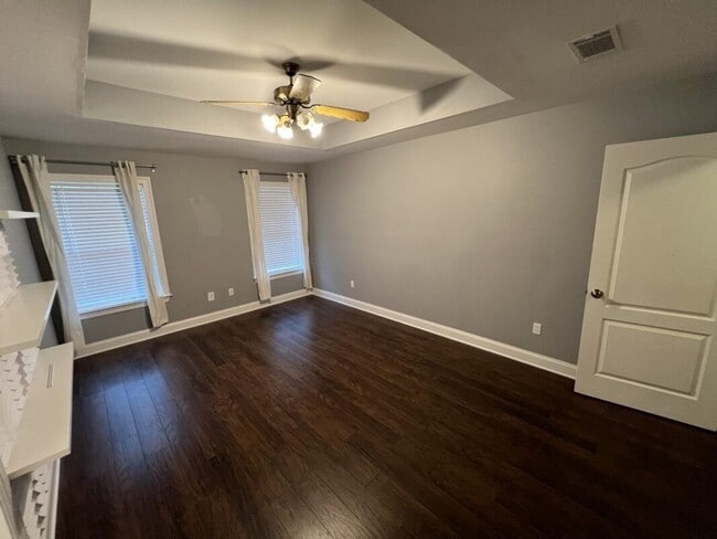 Building Photo - Must See!  Trendy 3 bedroom, 2 bath home i...