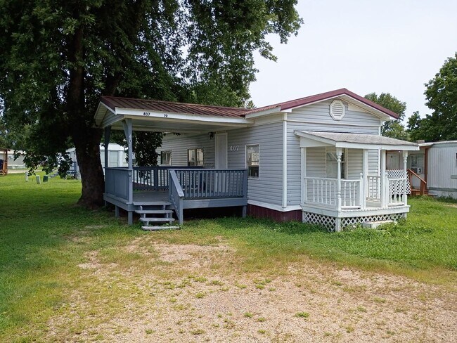 Building Photo - 407 Dawn Ave
