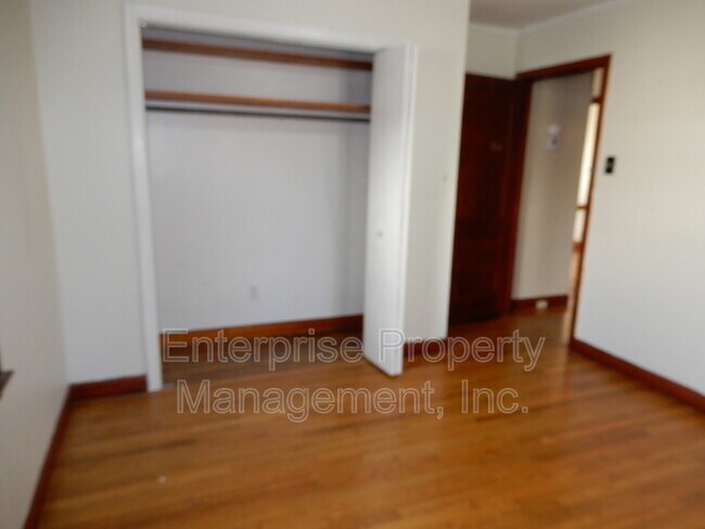 Building Photo - 595 Houston St