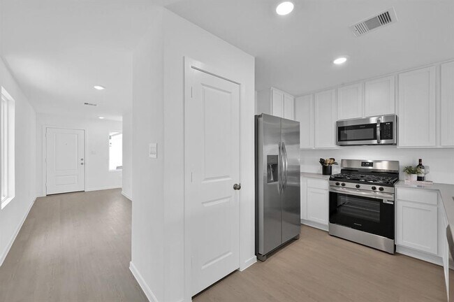Building Photo - 31346 Black Cherry St