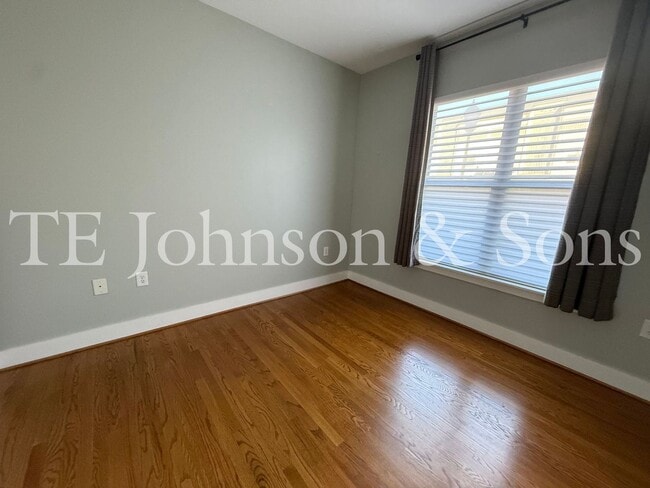 Building Photo - Modern Three Level Townhome in the Heart of Winston Salem