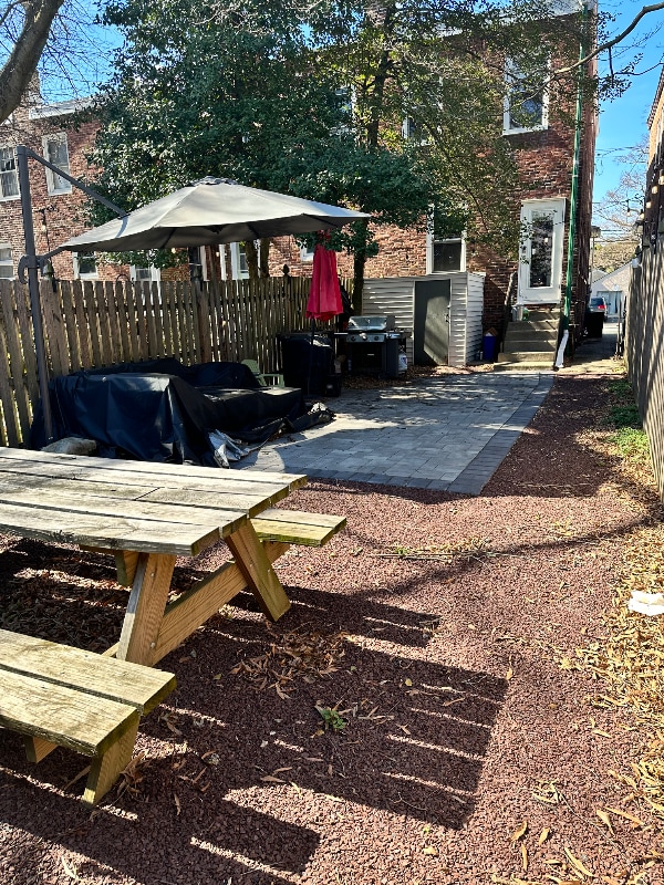 Building Photo - 10 W Knight Ave