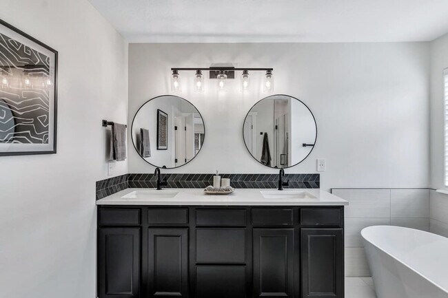 Building Photo - 4061 E Arch Dr