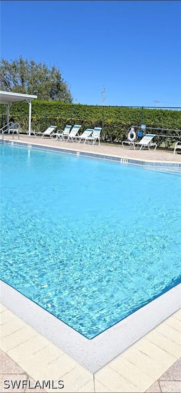 Building Photo - 687 Grove Dr