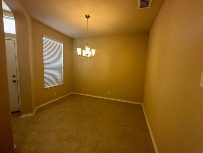 Building Photo - Super Nice Move In Ready 4 Bedroom One Sto...