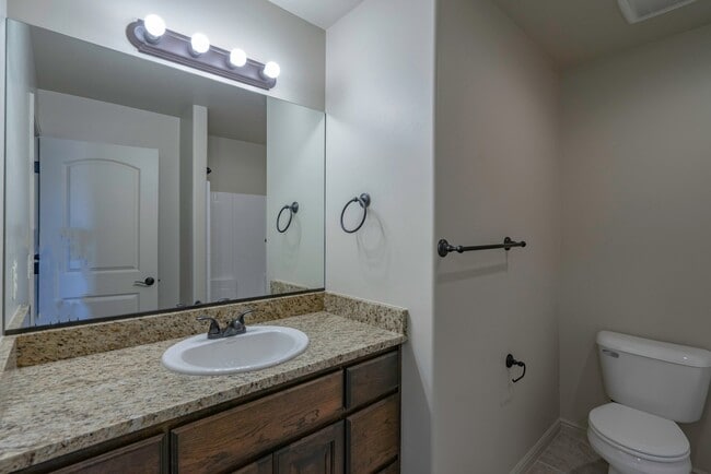 Building Photo - Townhome available in Millcreek Springs with a community pool!