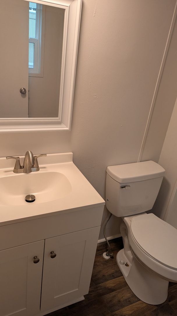 Building Photo - 2 Bedrooms and 2 Bathroom Mobile home