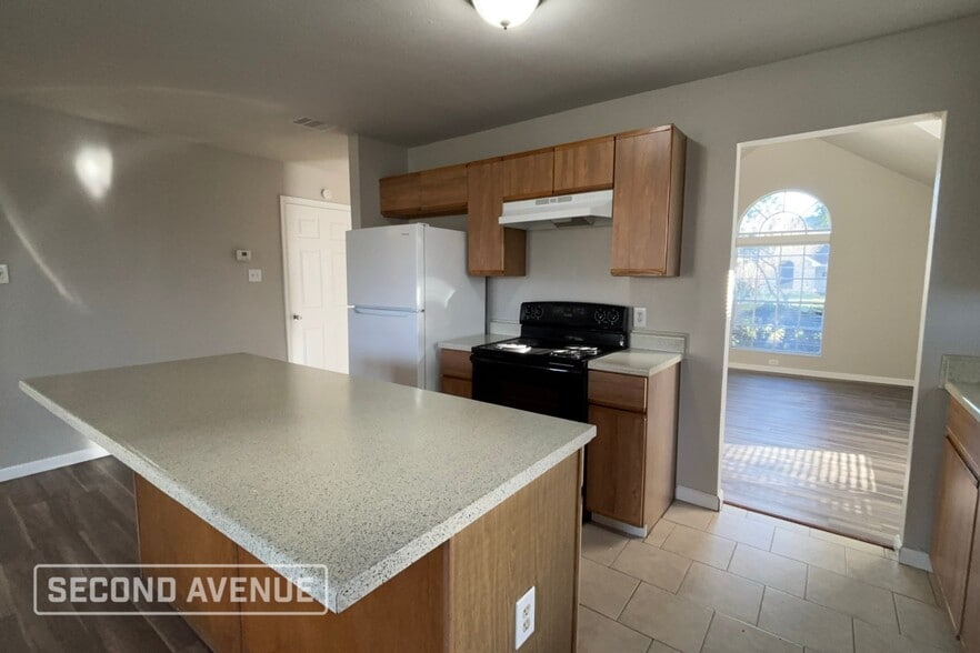 Building Photo - 4151 President's Dr S